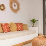 Lupa Alacati * Çeşme