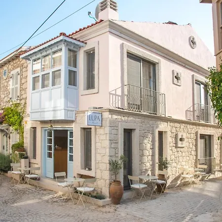 Lupa Alacati Hotel *